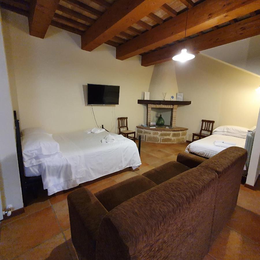 Pietra Maula Agriturismo Castelraimondo Exterior photo