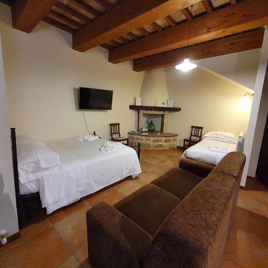 Pietra Maula Agriturismo Castelraimondo Exterior photo