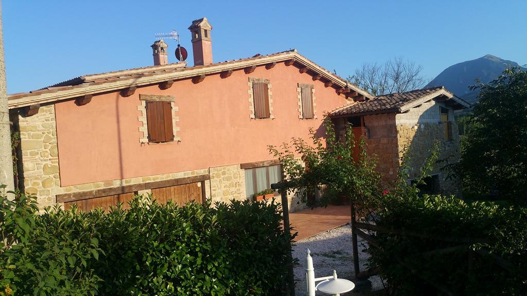 Pietra Maula Agriturismo Castelraimondo Exterior photo